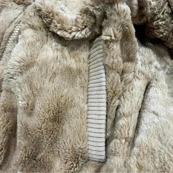New Directions zip front faux fur tan jacket with elastic waist and cuffs - Picture 6 of 10
